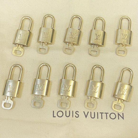 AUTHENTIC LOUIS VUITTON LV 10 SET PADLOCK KEY CHAR - Picture 1 of 4